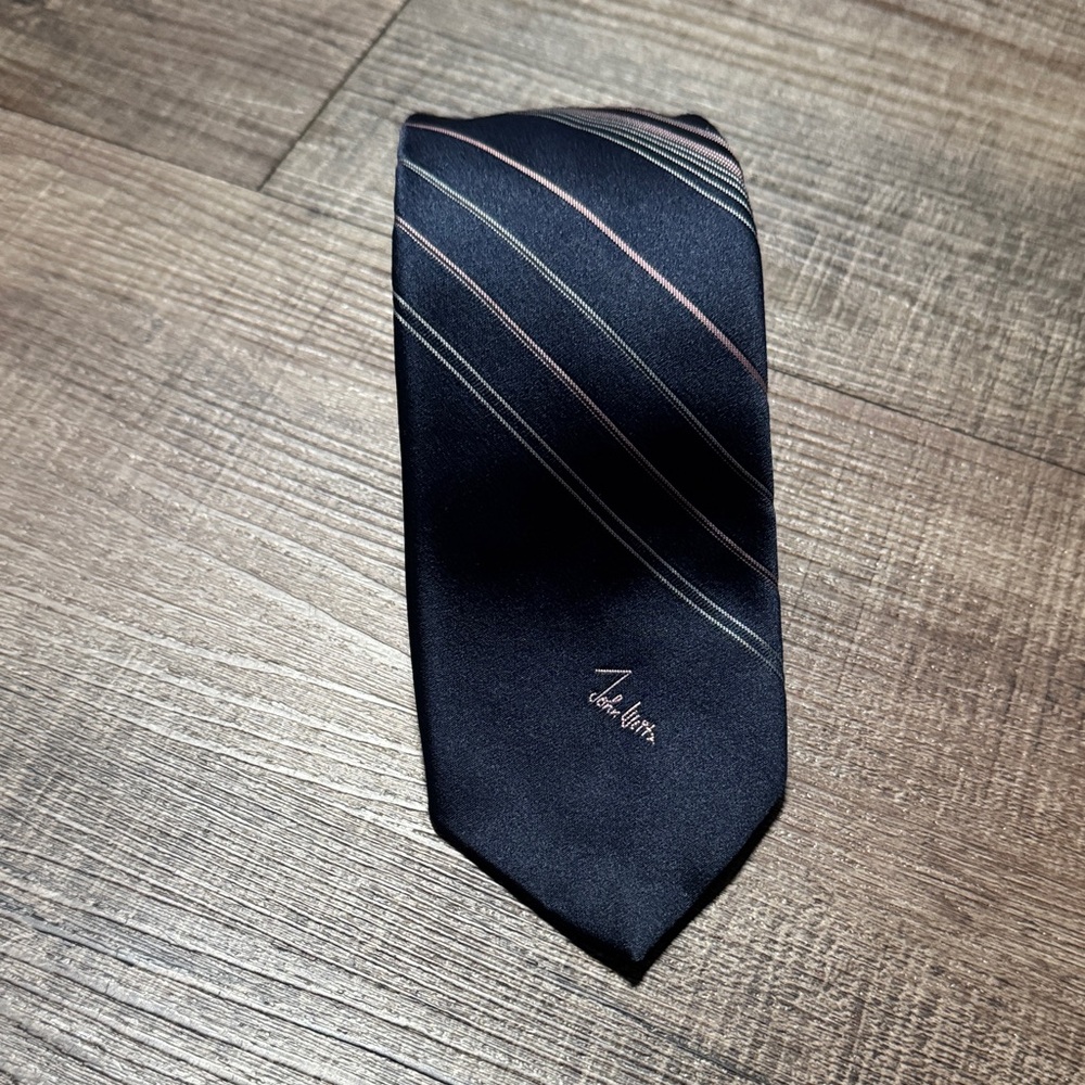 John Weitz Elegant Black Tie with Striking Stripes